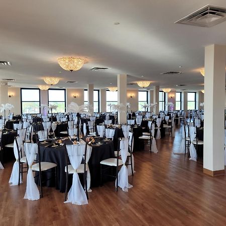 Lorain Ariel Broadway Hotel מראה חיצוני תמונה