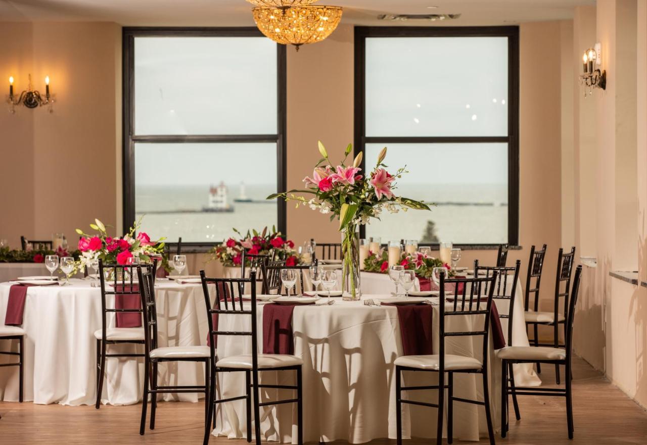 Lorain Ariel Broadway Hotel מראה חיצוני תמונה