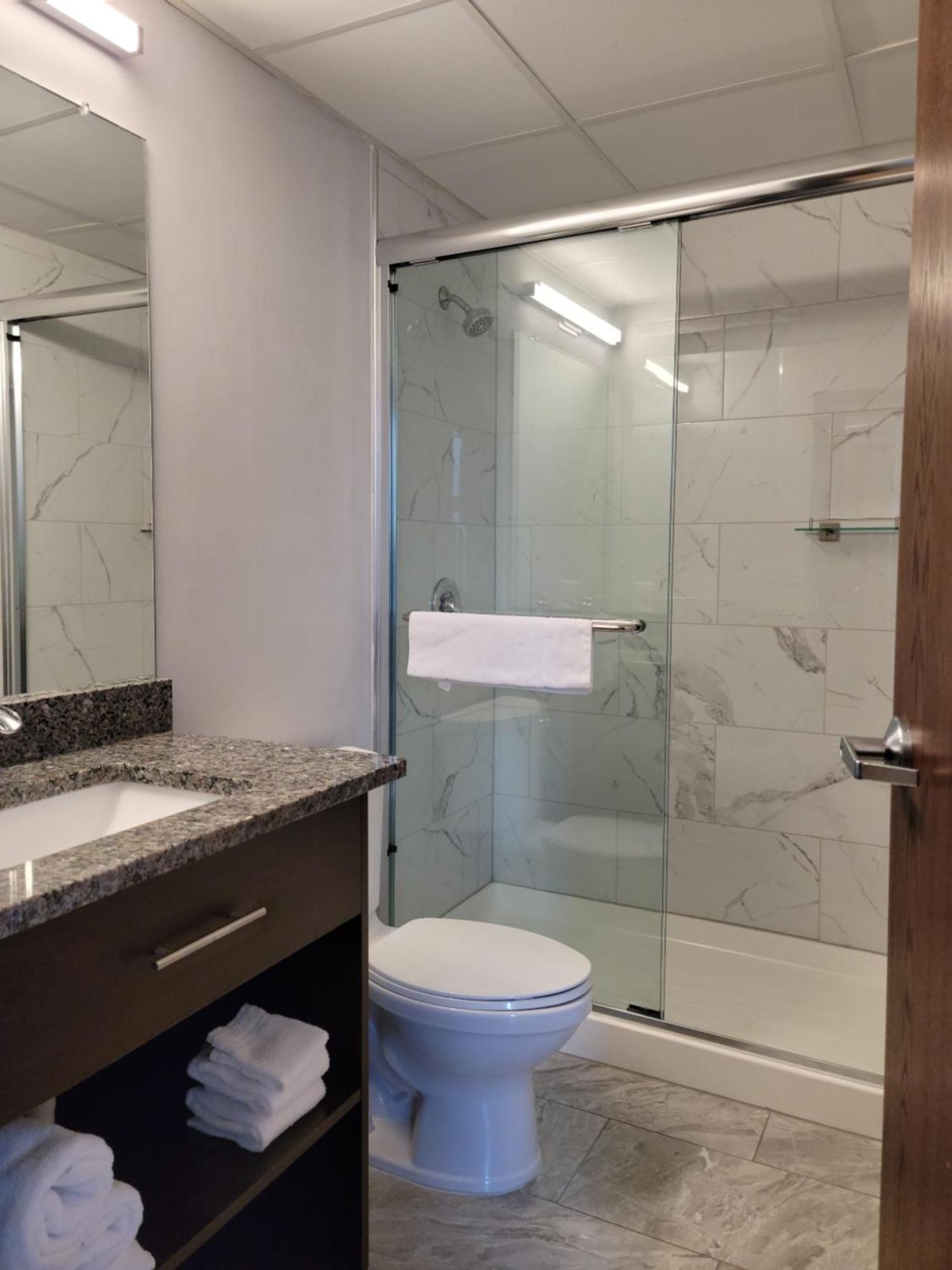 Lorain Ariel Broadway Hotel מראה חיצוני תמונה