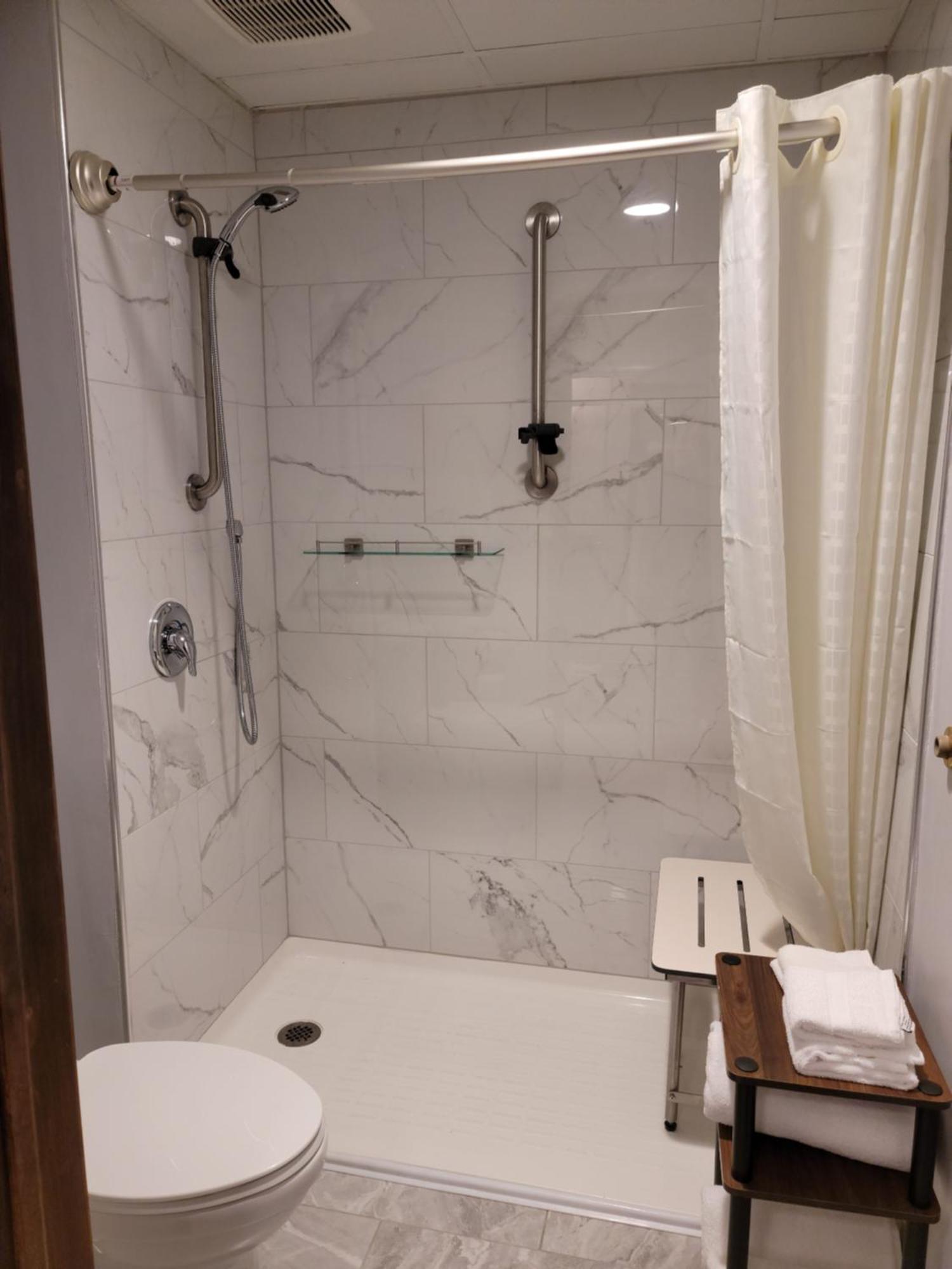 Lorain Ariel Broadway Hotel מראה חיצוני תמונה