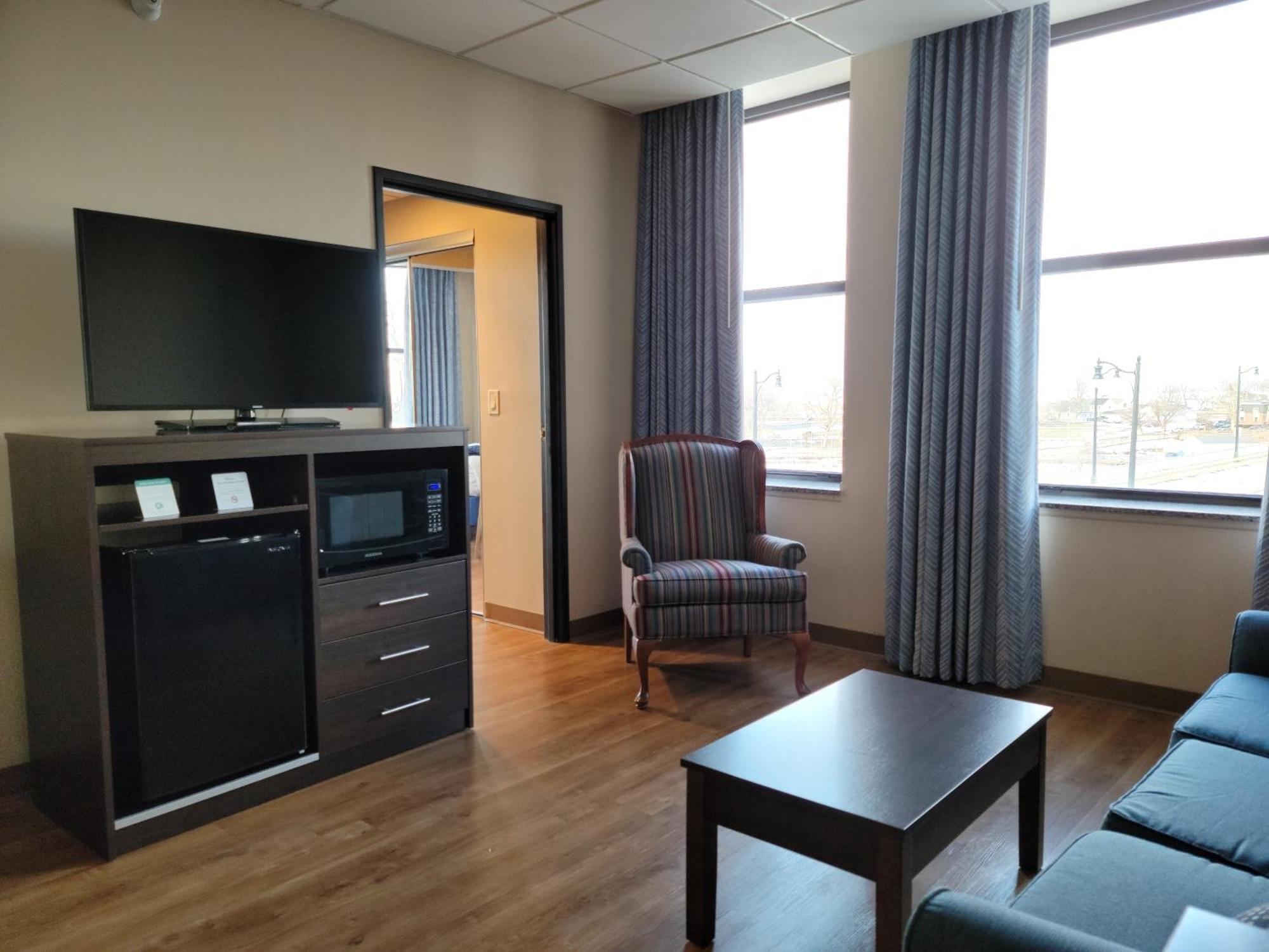 Lorain Ariel Broadway Hotel מראה חיצוני תמונה