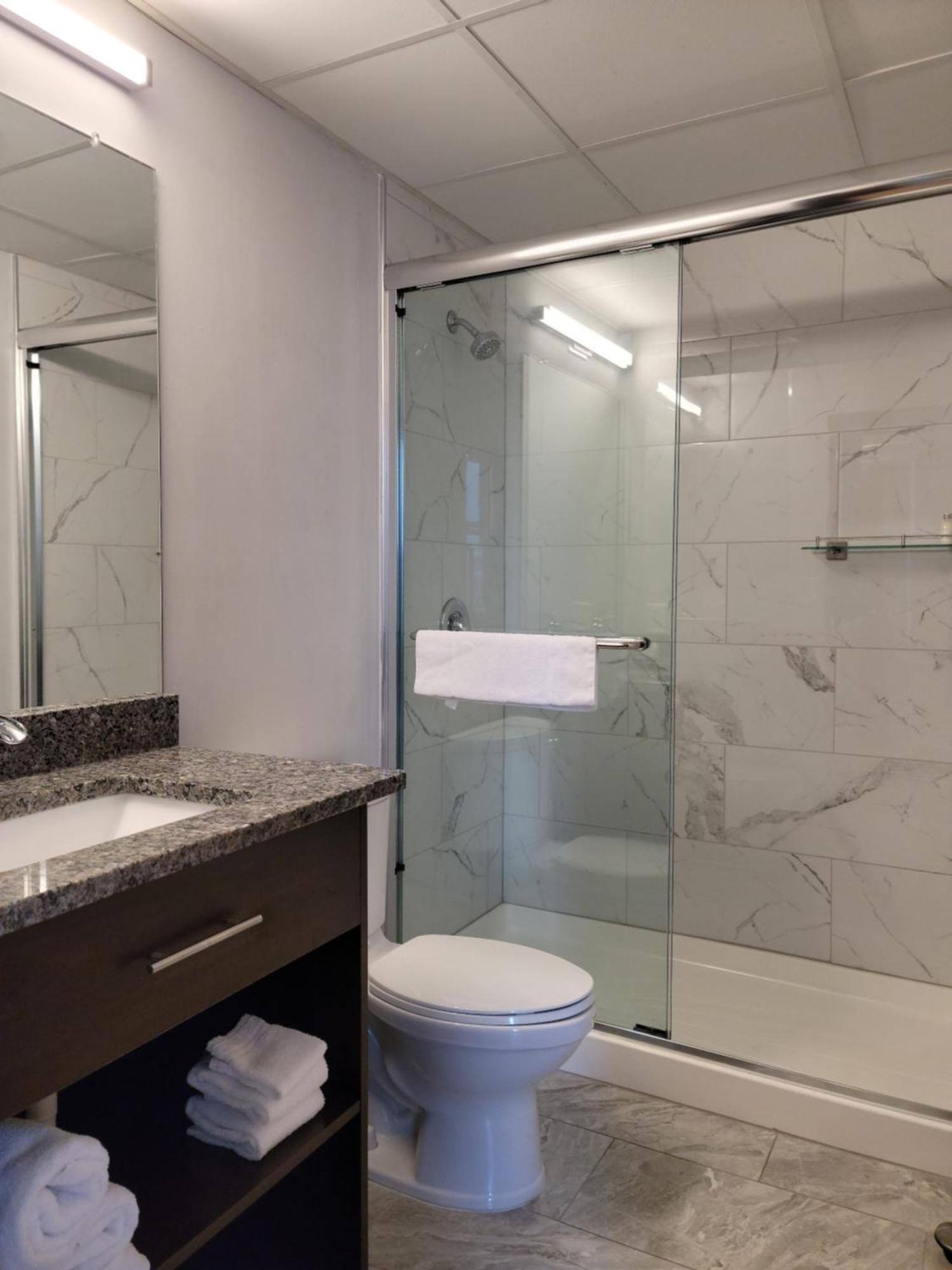 Lorain Ariel Broadway Hotel מראה חיצוני תמונה