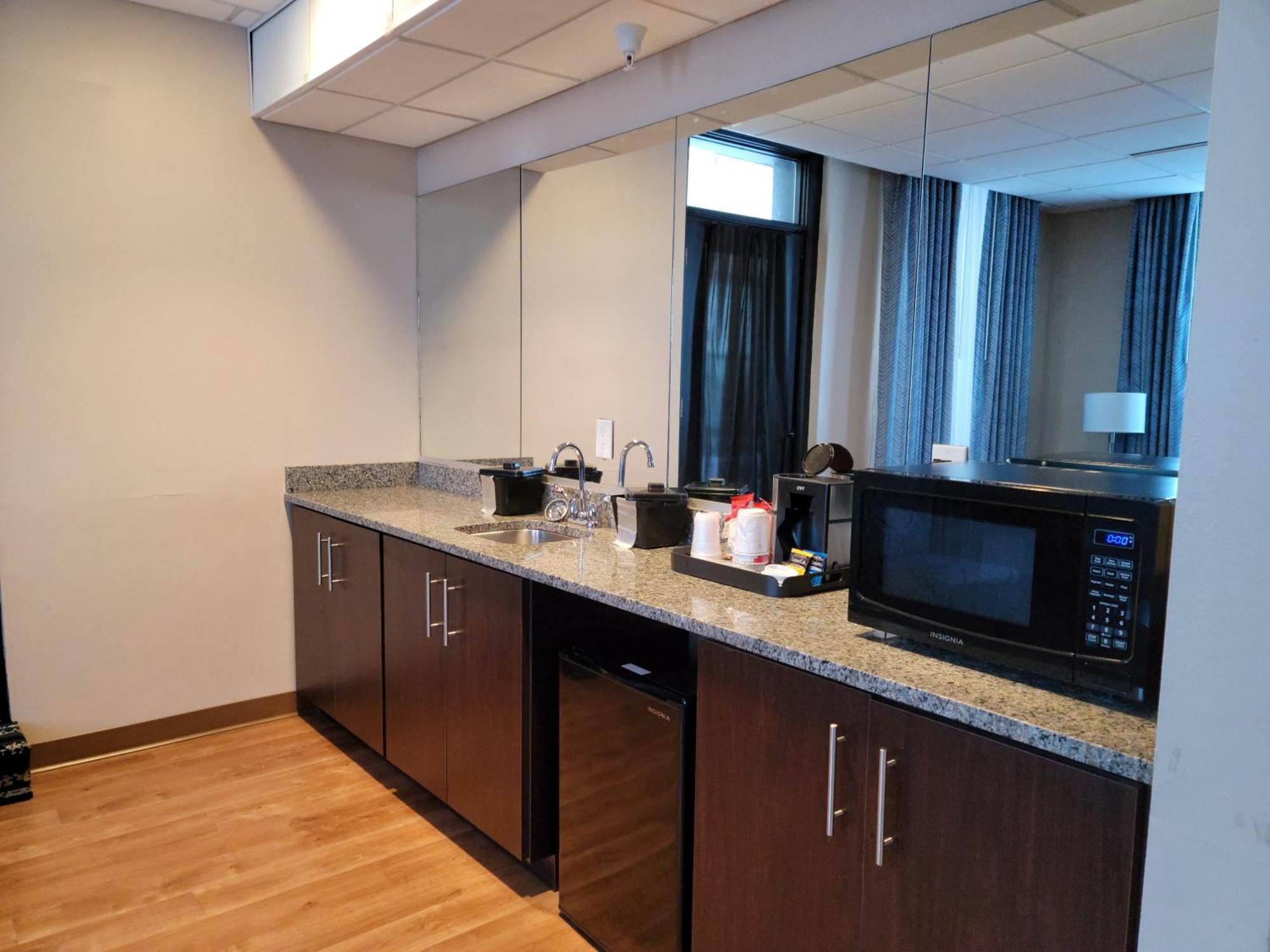 Lorain Ariel Broadway Hotel מראה חיצוני תמונה